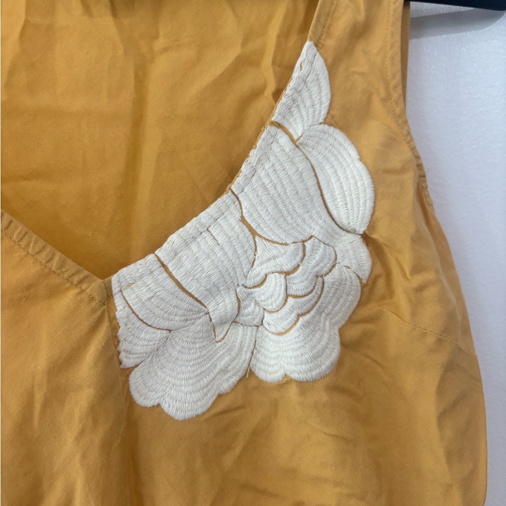 Odille Anthropology Gold Tank Top with White Floral Embroidery - Picture 4 of 8
